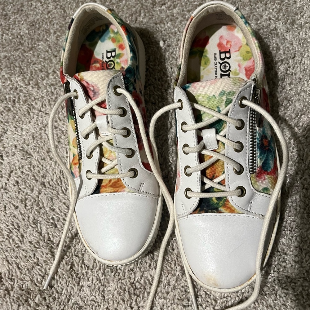 Bundle of super cute like new, brand name, size 6.5 women’s shoes!